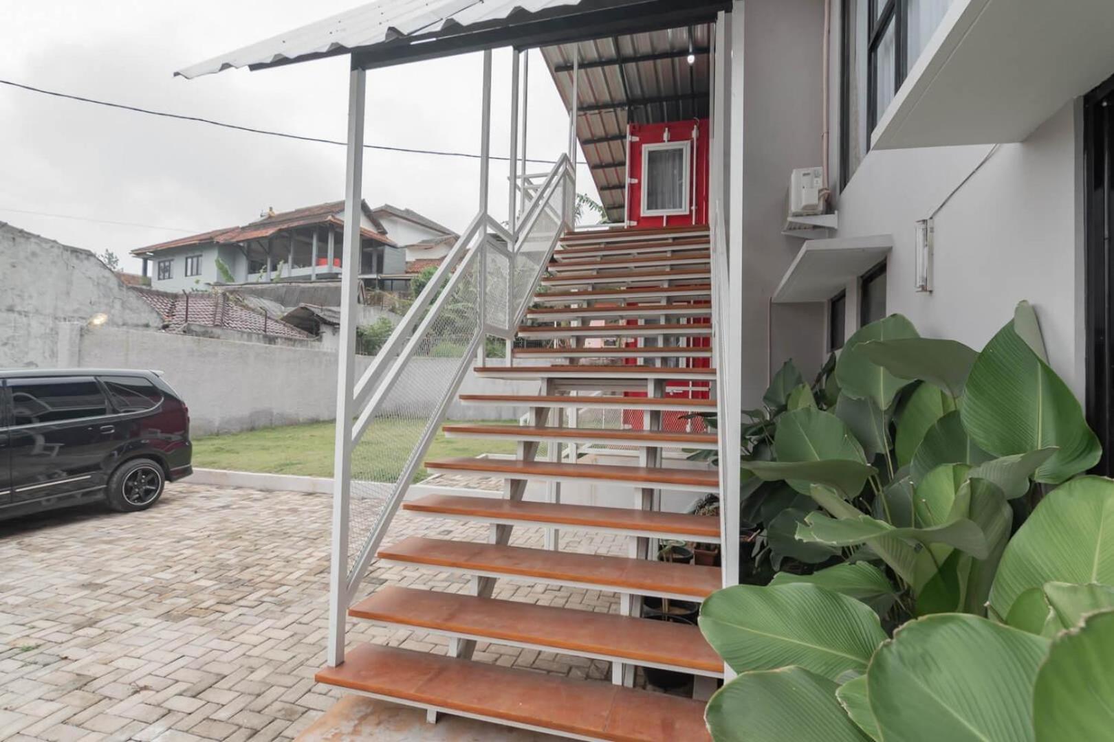 Reddoorz Plus Near Lembang Park & Zoo Экстерьер фото